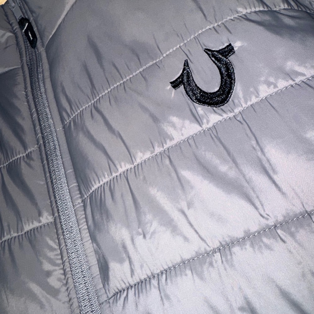 True Religion Mens Puffer Jacket Grey Quilted Full Zip Horseshoe Logo 50100-00